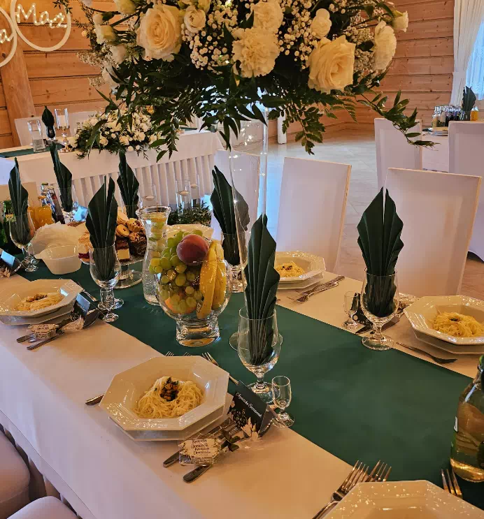 dekoracja weselna na stole